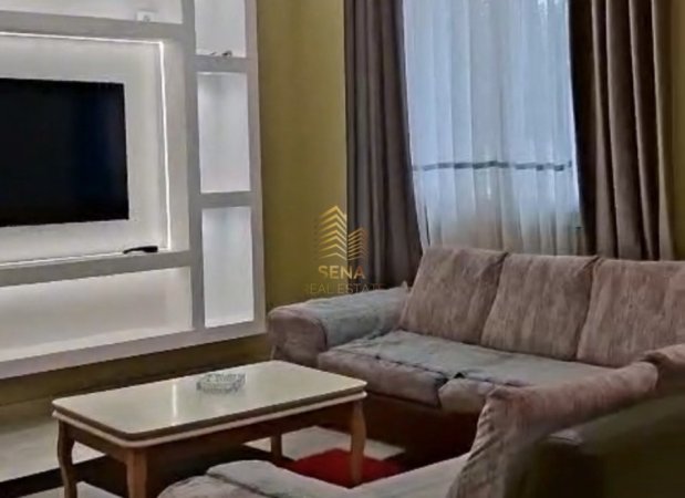 Tirane, jepet me qera Vile 2+1+Ballkon Kati 1, 95 m² 800 € (Sauk, afer liqenit te Farkes)
