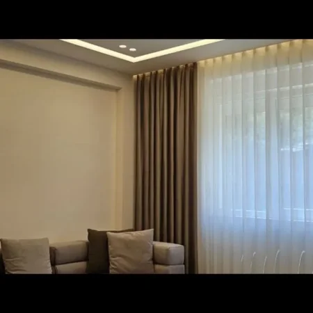 Tirane, jepet me qera apartament 2+1 Kati 4, 600 € (Liqeni i Thate)