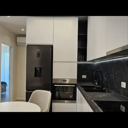 Tirane, jepet me qera apartament 2+1 Kati 4, 600 € (Liqeni i Thate)