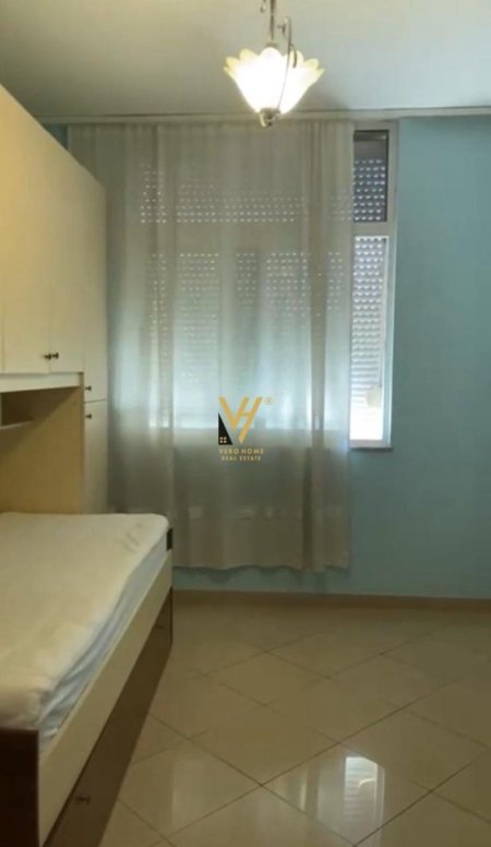 Tirane, jepet me qera apartament 2+1+Ballkon Kati 5, 90 m² 550 € (MINE PEZA)