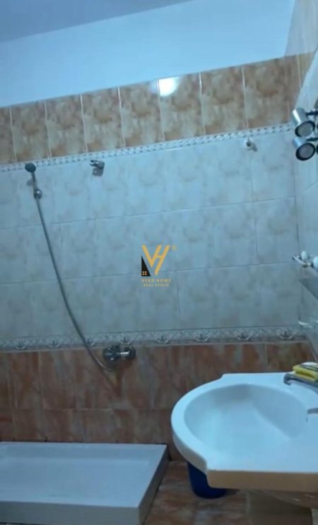 Tirane, jepet me qera apartament 2+1+Ballkon Kati 5, 90 m² 550 € (MINE PEZA)