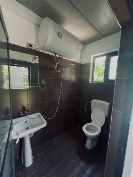 Tirane, jepet me qera shtepi 1+1 Kati 1, 55 m² 308 € (Azem Galica)
