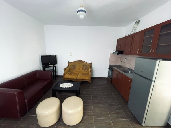 Tirane, jepet me qera shtepi 1+1 Kati 1, 55 m² 308 € (Azem Galica)