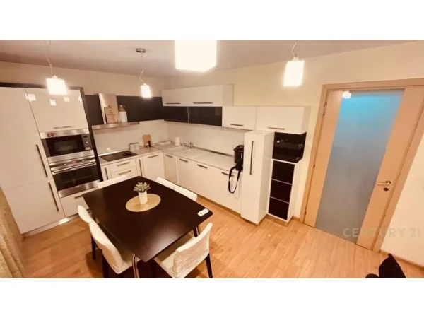 Tirane, jepet me qera apartament 2+1 Kati 4, 78 m² 700 € 