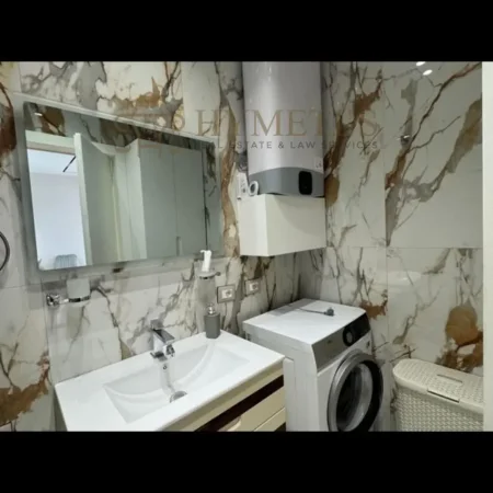 Tirane, jepet me qera apartament 1+1 Kati 5, 65 m² 600 € (Ambasada Amerikane)