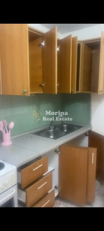 Tirane, jepet me qera apartament 1+1 Kati 1, 50 m² 250 € (Ali Demi)