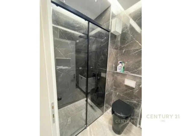 Tirane, jepet me qera apartament 2+1 Kati 3, 113 m² 900 € 