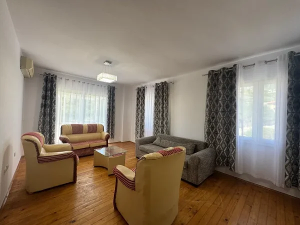 Tirane, jepet me qera apartament 2+1 Kati 4, 106 m² 400 € (RRUGA MUHAMET DELIU)