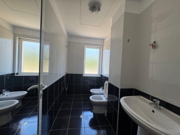 Tirane, jepet me qera apartament 2+1 Kati 4, 106 m² 400 € (RRUGA MUHAMET DELIU)