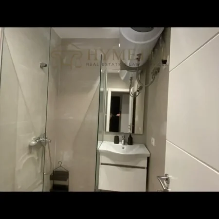 Tirane, jepet me qera apartament 2+1 Kati 1, 600 € (21 Dhjetori)