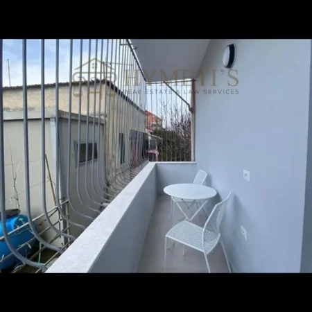 Tirane, jepet me qera apartament 2+1 Kati 1, 600 € (21 Dhjetori)