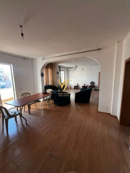 Tirane, jepet me qera apartament 2+1+Ballkon Kati 6, 150 m² 400 € (ASTIR)