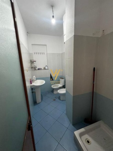 Tirane, jepet me qera apartament 2+1+Ballkon Kati 6, 150 m² 400 € (ASTIR)