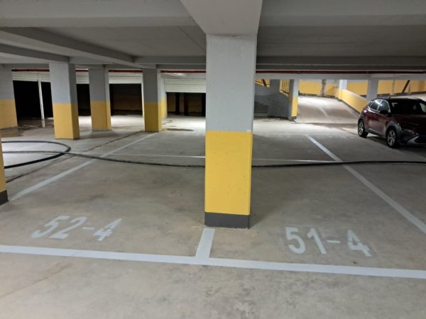 Tirane, bulevardibi ri,  jepet me qera garazh | post parkimi Kati -4, 15 m² 7000 lek (Rruga Karl Gega)