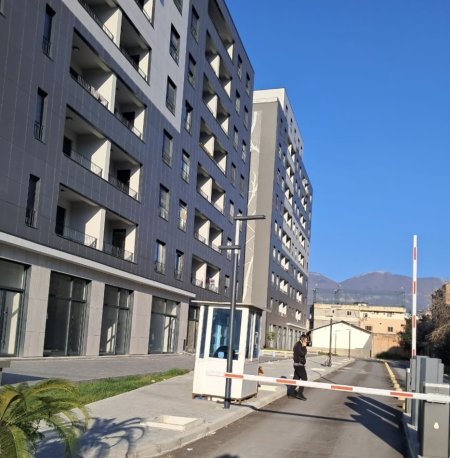 Tirane, bulevardibi ri,  jepet me qera garazh | post parkimi Kati -4, 15 m² 7000 lek (Rruga Karl Gega)