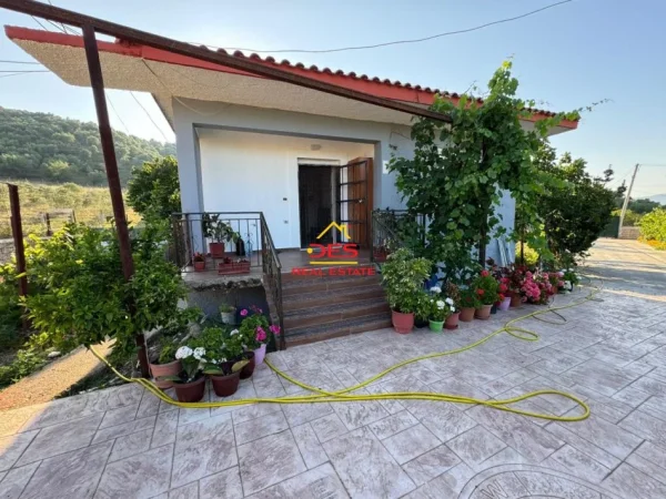 Vlore, shitet shtepi 2+1+Ballkon Kati 0, 96 m² 80.000 € (Selenicë)