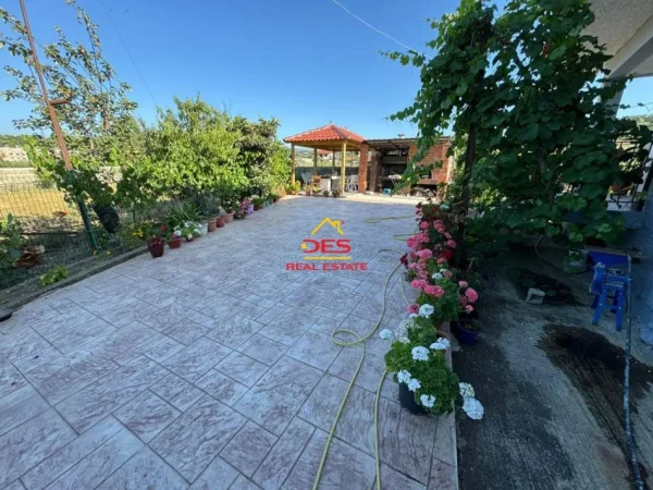 Vlore, shitet shtepi 2+1+Ballkon Kati 0, 96 m² 80.000 € (Selenicë)