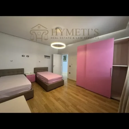 Tirane, jepet me qera apartament 2+1 Kati 5, 210 m² 1.200 € (Liqeni Thate)