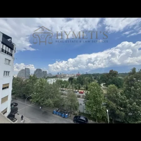Tirane, jepet me qera apartament 2+1 Kati 5, 210 m² 1.200 € (Liqeni Thate)