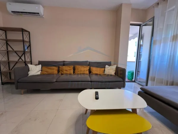 Tirane, jepet me qera apartament 2+1 Kati 3, 80 m² 600 € 