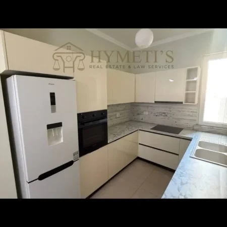 Tirane, jepet me qera apartament 2+1 Kati 2, 120 m² 800 € (Spitali Amerikan 3)