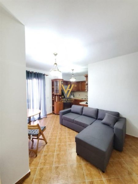 Tirane, jepet me qera apartament 2+1+Ballkon Kati 2, 60 m² 550 € (MINE PEZA)