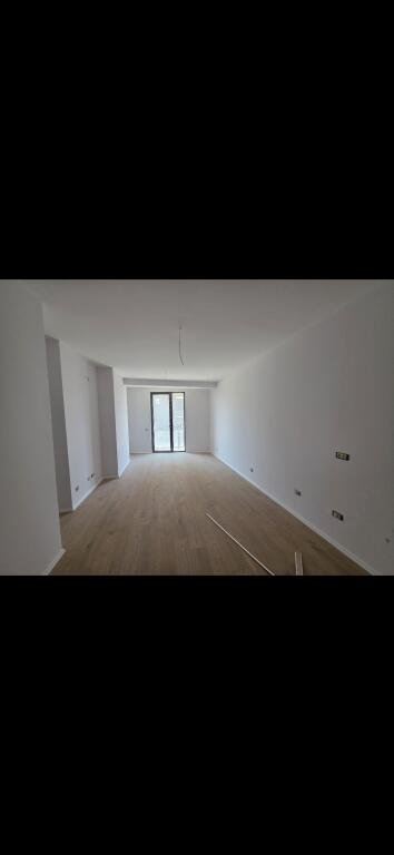 Tirane, shitet apartament 2+1+Ballkon , 107 m² 230.000 € (rruga mine peza)