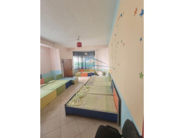 Tirane, jepet me qera ambjent biznesi Kati 3, 200 m² 1200 € (Kopeshti zoologjik, Tiranë.)