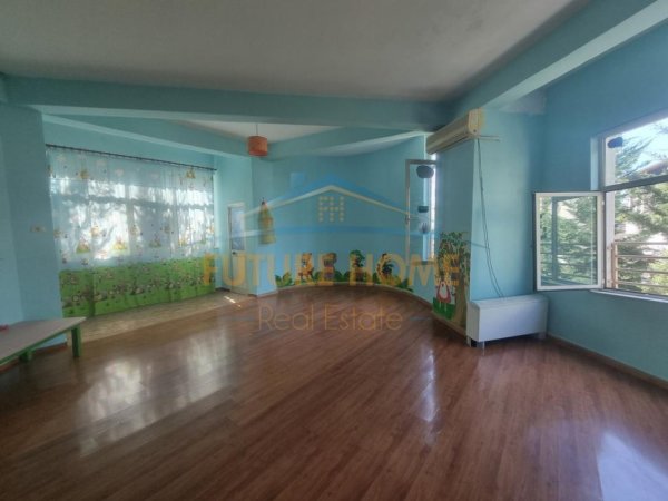 Tirane, jepet me qera ambjent biznesi Kati 3, 200 m² 1200 € (Kopeshti zoologjik, Tiranë.)