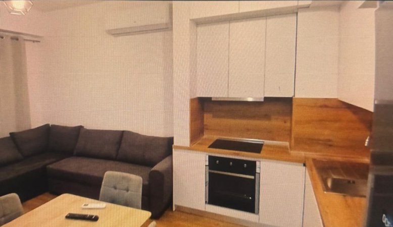 Tirane, jepet me qera apartament 1+1+Ballkon Kati 3, 63 m² 420 €