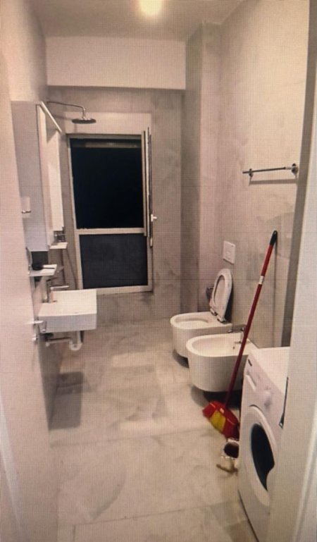 Tirane, jepet me qera apartament 1+1+Ballkon Kati 3, 63 m² 420 €