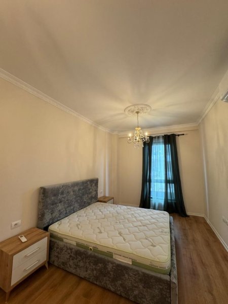 Tirane, jepet me qera apartament 2+1+Aneks+Ballkon Kati 3, 109 m² 750 € (Rruga Xhanfize Keko)