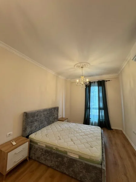 Tirane, jepet me qera apartament 2+1+Aneks+Ballkon Kati 3, 109 m² 750 € (Rruga Xhanfize Keko)