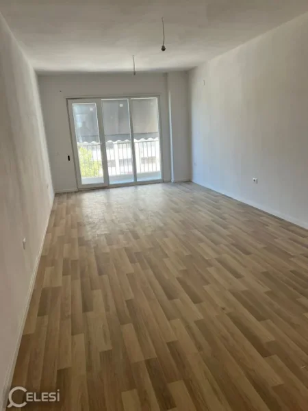 Tirane, jepet me qera zyre Kati 2, 115 m² 600 € (astir)