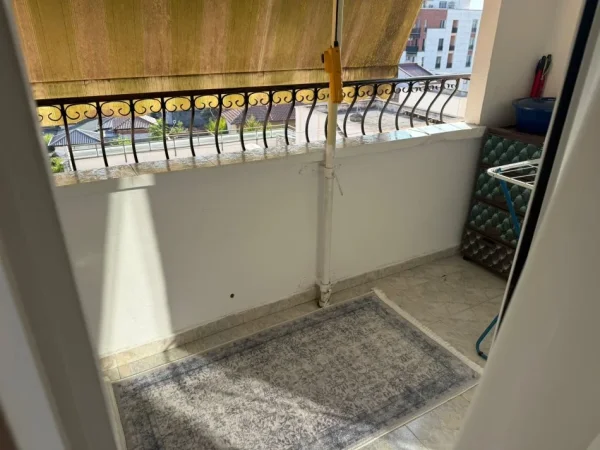 Tirane, jepet me qera apartament 1+1+Ballkon Kati 5, 65 m² 550 €