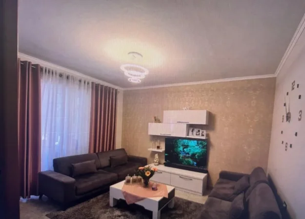 Tirane, jepet me qera apartament 1+1+Ballkon Kati 5, 65 m² 550 €