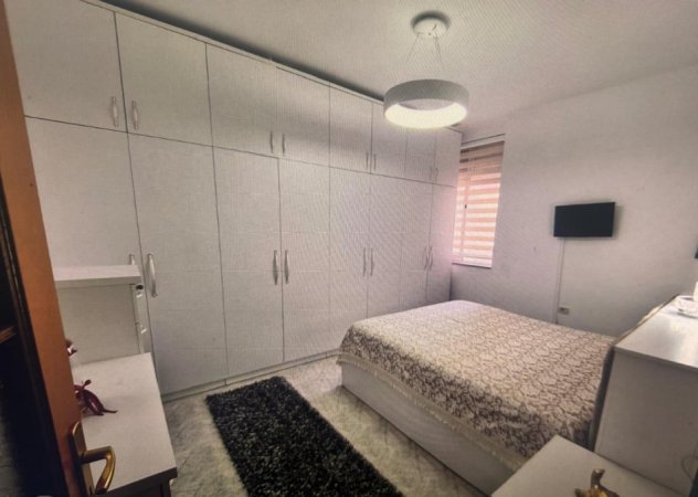 Tirane, jepet me qera apartament 1+1+Ballkon Kati 5, 65 m² 550 € 