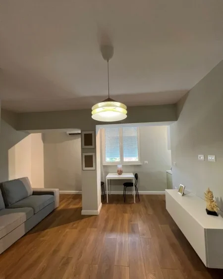 Tirane, jepet me qera apartament 1+1 Kati 3, 52 m² 400 € (xhamlliku)