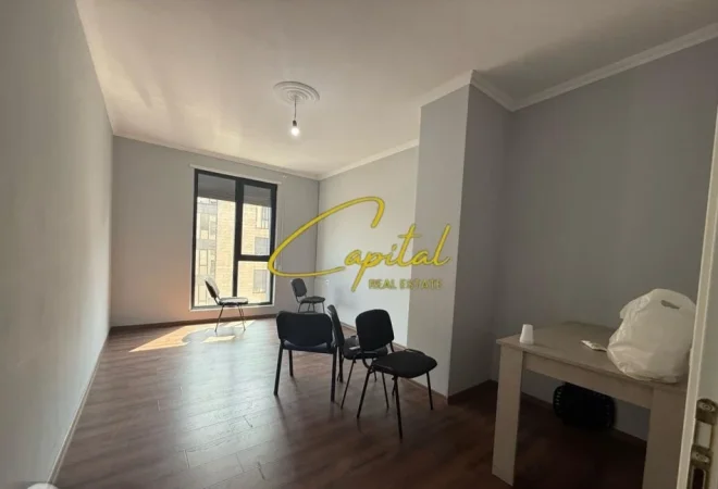 Tirane, jepet me qera zyre Kati 6, 136 m² 700 € (XHAMLLIKU)