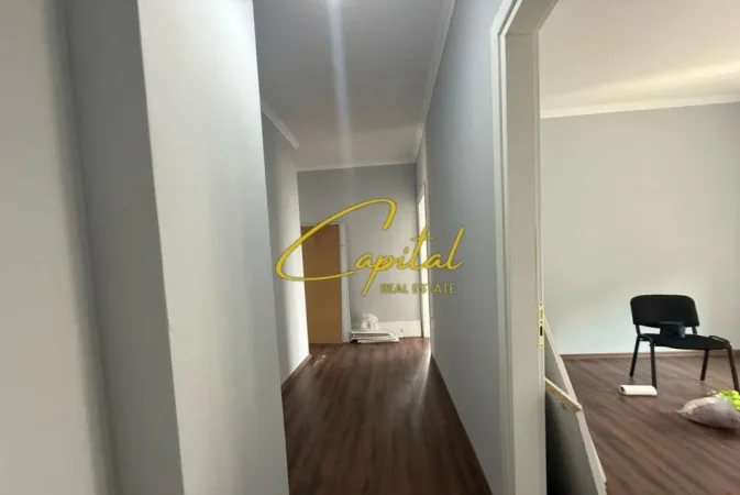 Tirane, jepet me qera zyre Kati 6, 136 m² 700 € (XHAMLLIKU)