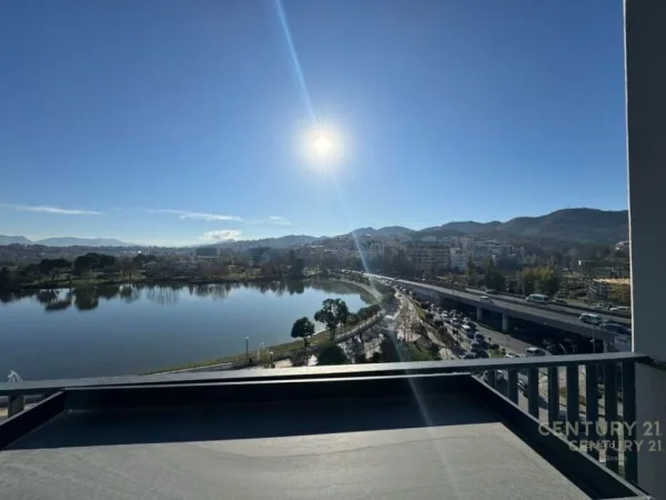 Tirane, shitet apartament 3+1 Kati 4, 249 m² 770.000 € 