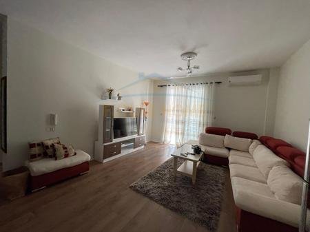Tirane, jepet me qera apartament 1+1+Ballkon Kati 4, 500 m² 500 € 