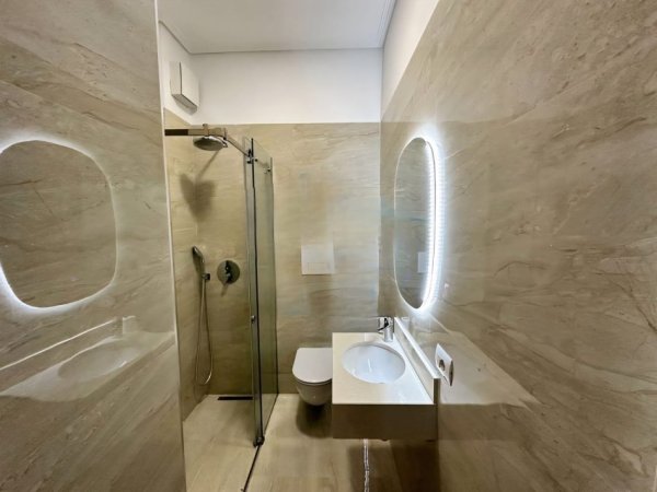 Tirane, jepet me qera apartament 2+1+Ballkon Kati 1, 95 m² 1.200 € (Secret Garden Residence)