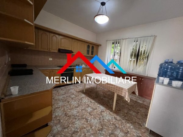 Tirane, jepet me qera ambjent biznesi Kati 2, 290 m² 2.700 € (RRUGA SKENDER LUARASI)