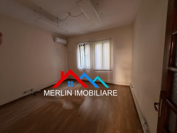 Tirane, jepet me qera ambjent biznesi Kati 2, 290 m² 2.700 € (RRUGA SKENDER LUARASI)