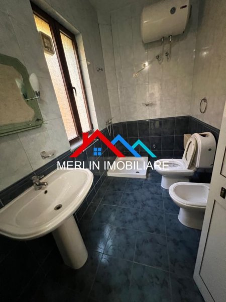 Tirane, jepet me qera ambjent biznesi Kati 2, 290 m² 2.700 € (RRUGA SKENDER LUARASI)