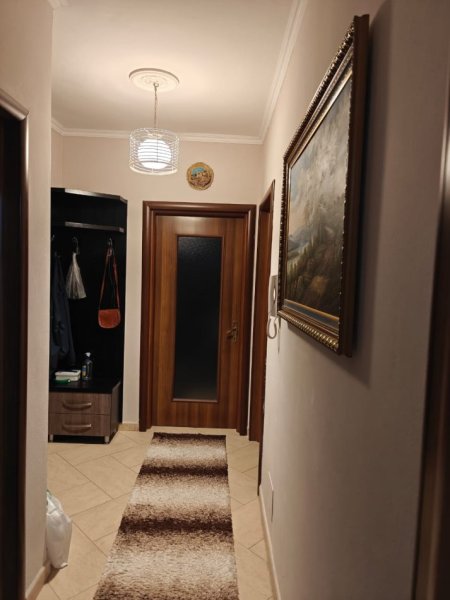 Tirane, jepet me qera apartament 2+1+Ballkon Kati 3, 100 m² 800 € (don bosko)
