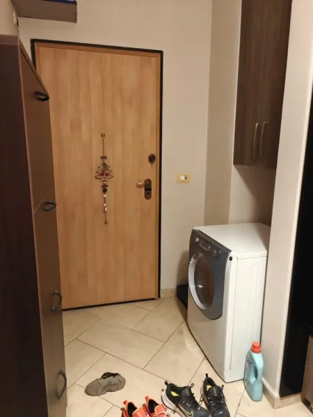 Tirane, jepet me qera apartament 2+1+Ballkon Kati 3, 100 m² 800 € (don bosko)
