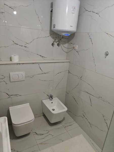 Tirane, jepet me qera apartament 2+1+Ballkon Kati 3, 100 m² 800 € (don bosko)