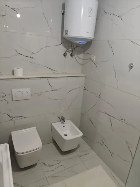 Tirane, jepet me qera apartament 2+1+Ballkon Kati 3, 100 m² 800 € (don bosko)
